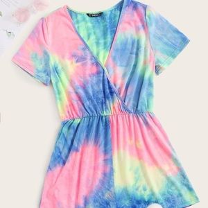 V-neck tie dye romper